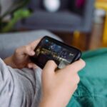 Kenapa Anak Muda Indonesia Pilih Game Mobile? Ini 10 Alasannya (Nomor 5 Paling Realistis!)
